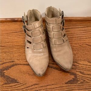 Clark’s Tan Low Leather Buckle Zip Up Booties, Size 7.5